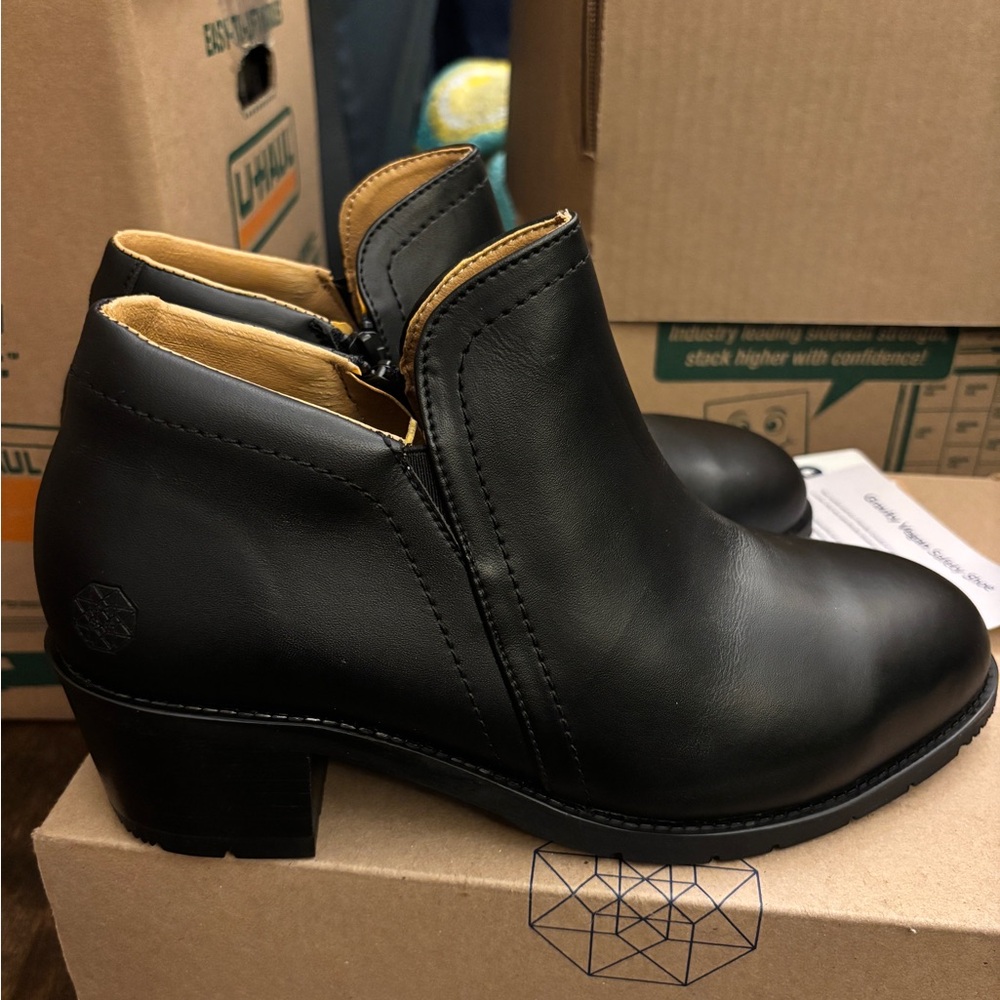 Gravity Vegan Safety Slip-Resistant Steel-Toed Black Ankle Boots